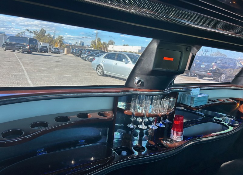 2005 Lincoln Town Car Limousine