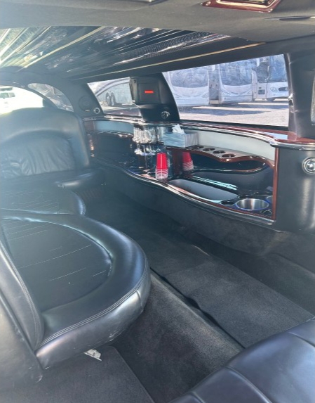 2005 Lincoln Town Car Limousine