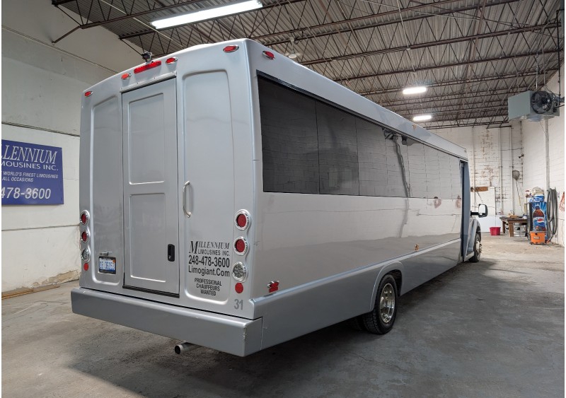 2014 Ford F-550 Limo Bus