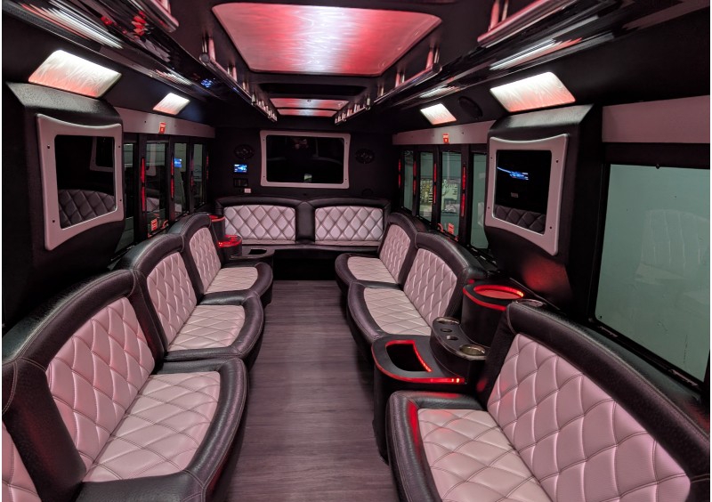 2014 Ford F-550 Limo Bus