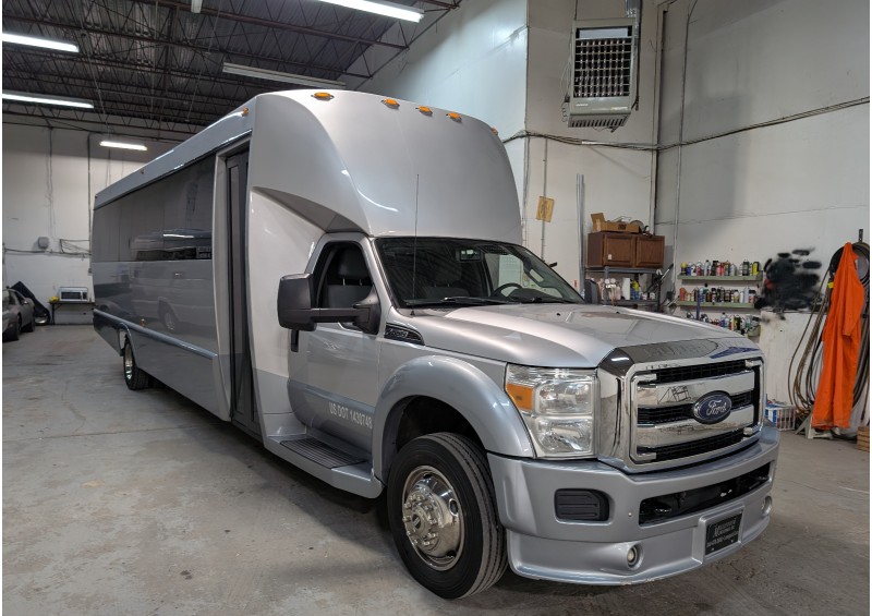 2014 Ford F-550 Limo Bus