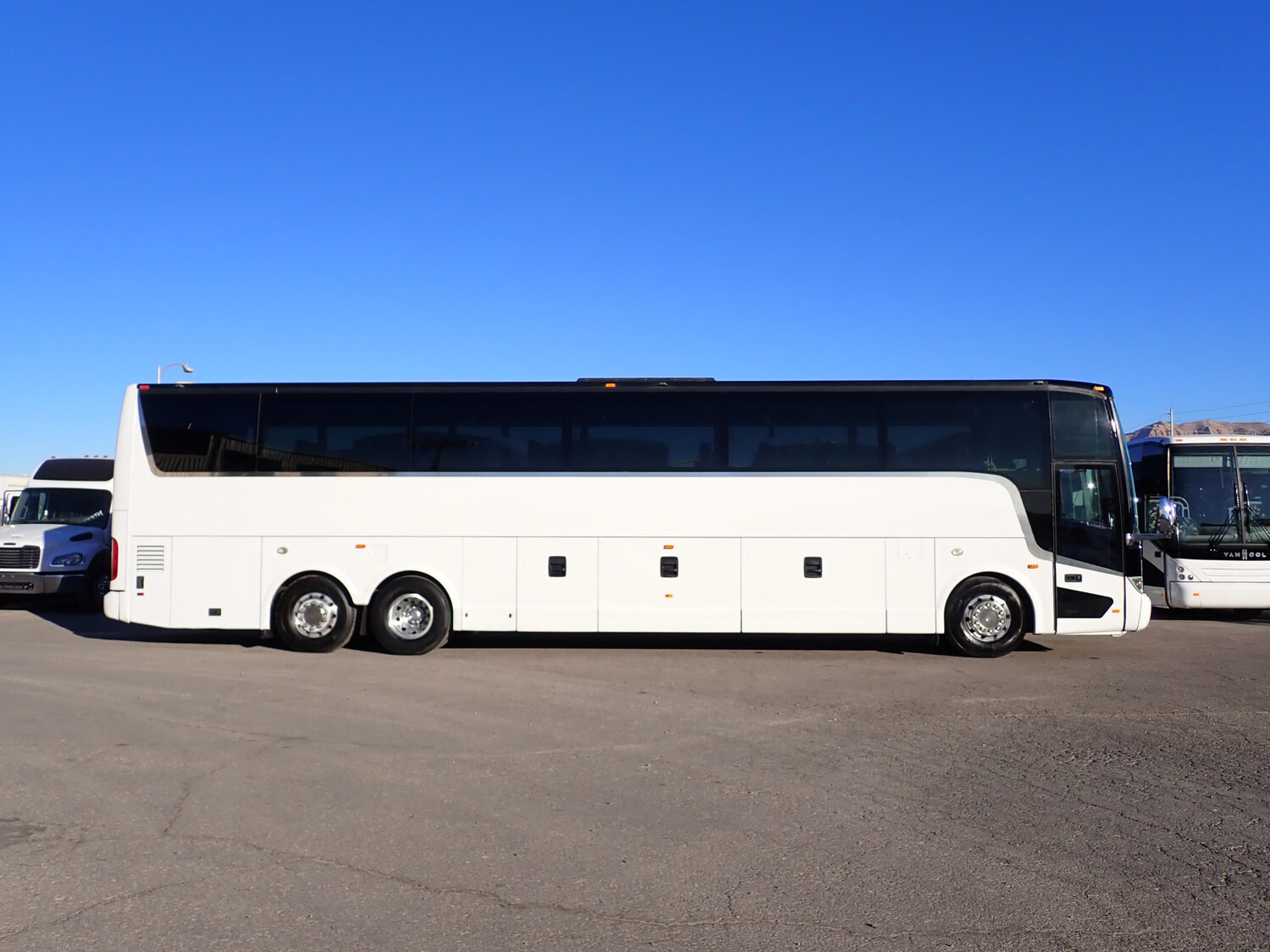 2015 Van Hool TX45 Motorcoach