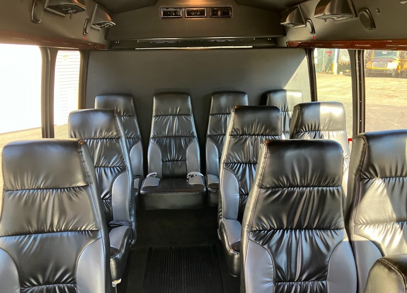 2011 Ford E-350 Shuttle Bus