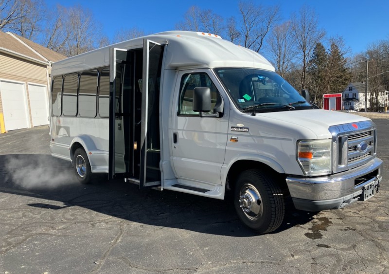 2011 Ford E-350 Shuttle Bus