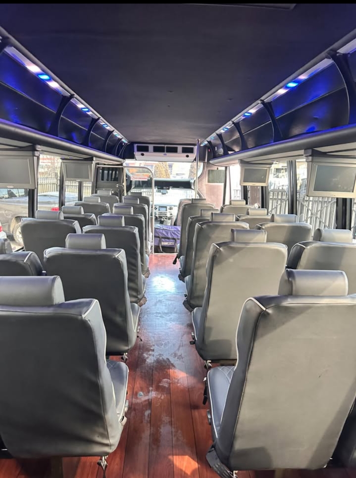 2013 Ford F-650 Shuttle Bus