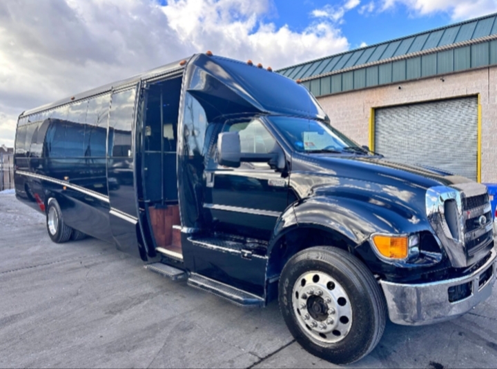 2013 Ford F-650 Shuttle Bus
