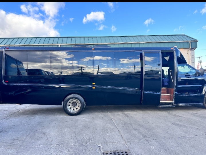 2013 Ford F-650 Shuttle Bus