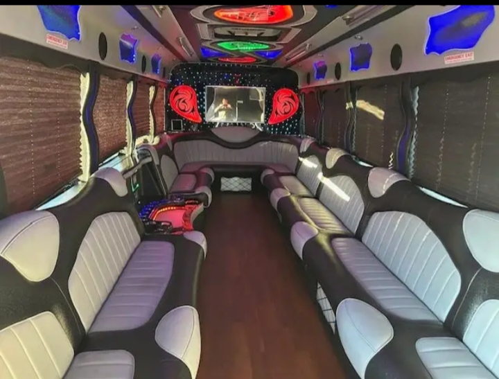 2013 Ford F-550 Limo Bus