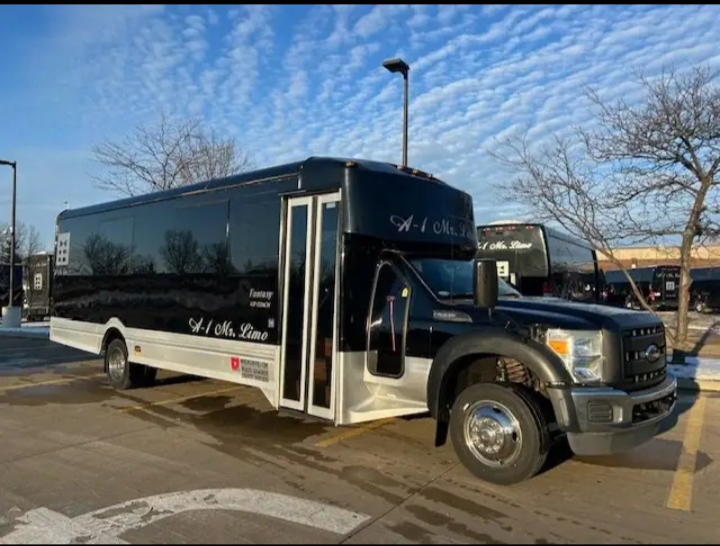 2013 Ford F-550 Limo Bus