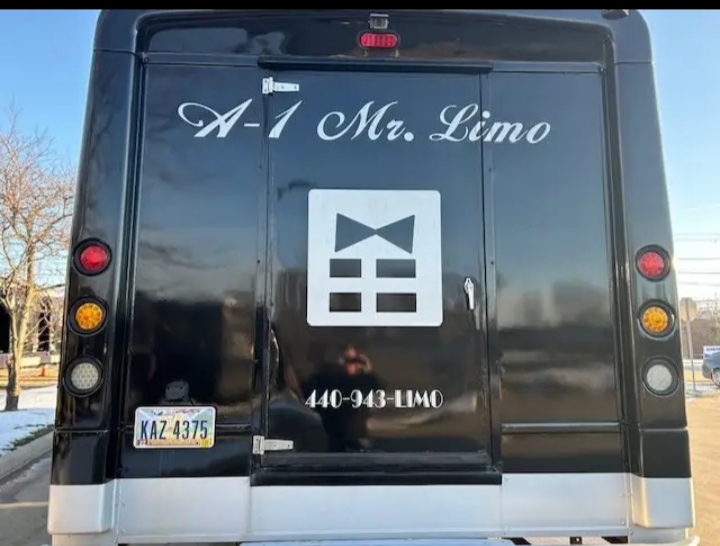 2013 Ford F-550 Limo Bus