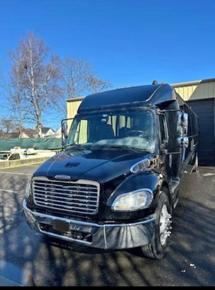 2016 Freightliner Shuttle Bus