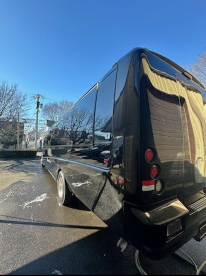 2016 Freightliner Shuttle Bus