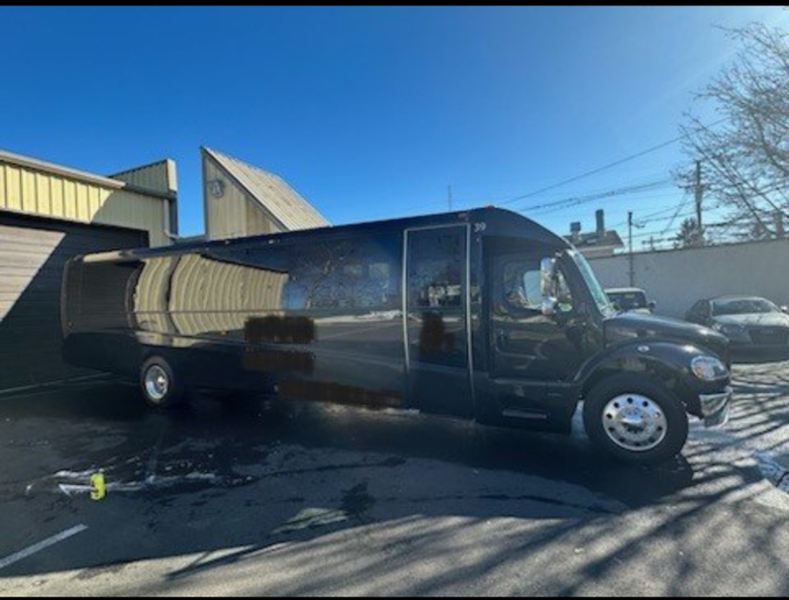 2016 Freightliner Shuttle Bus