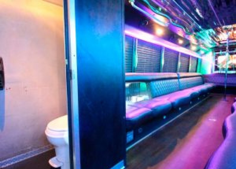 2009 GMC C5500 Party Bus