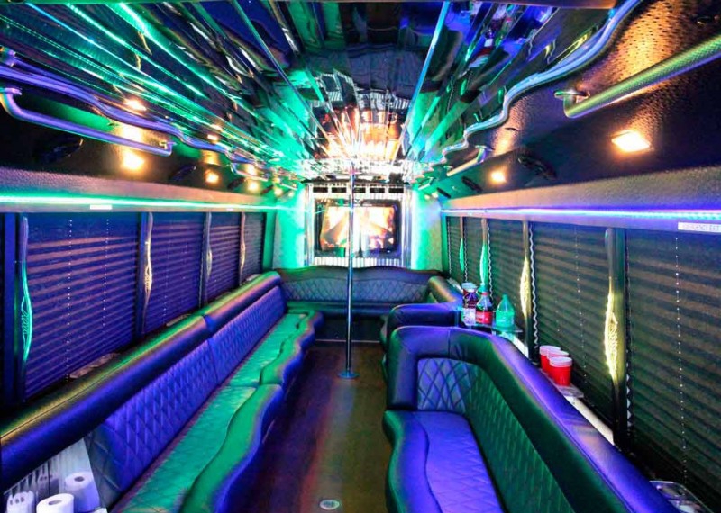 2009 GMC C5500 Party Bus