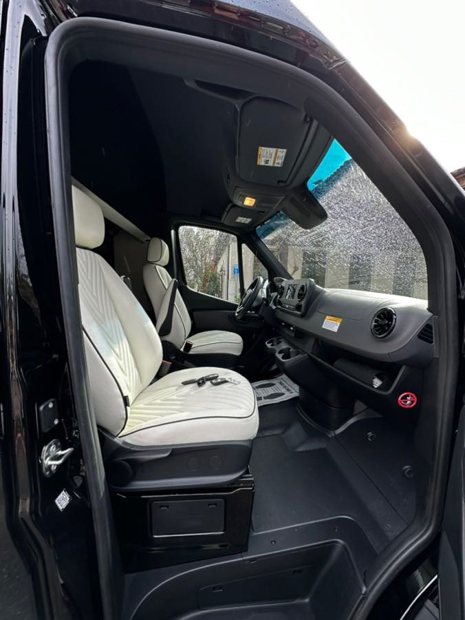 Mercedes-Benz Sprinter 2024