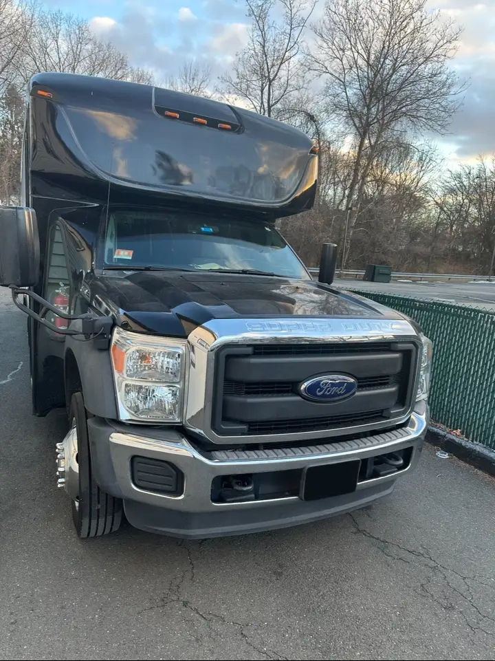 2015 Ford F-550 Limo Bus