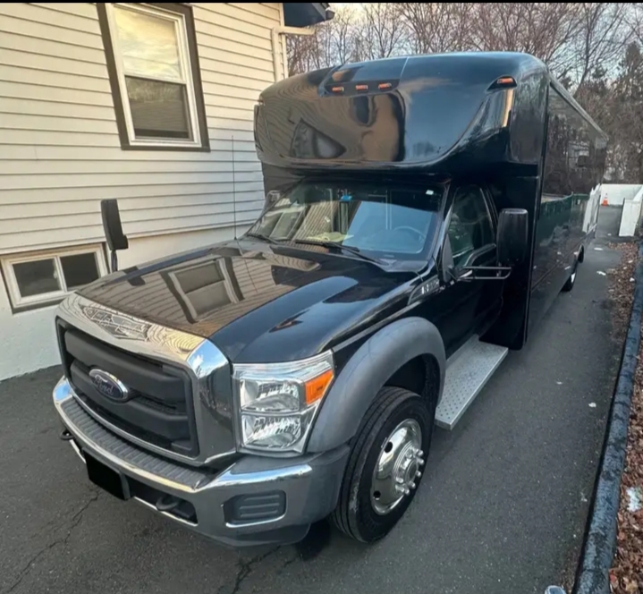 2015 Ford F-550 Limo Bus