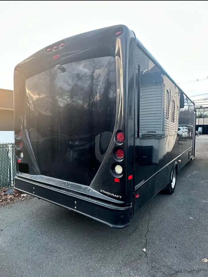 2015 Ford F-550 Limo Bus