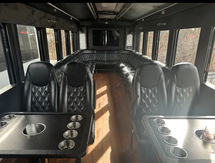 2015 Ford F-550 Limo Bus
