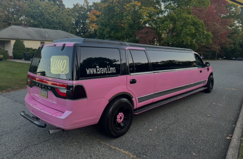 2007 Lincoln Navigator Limousine