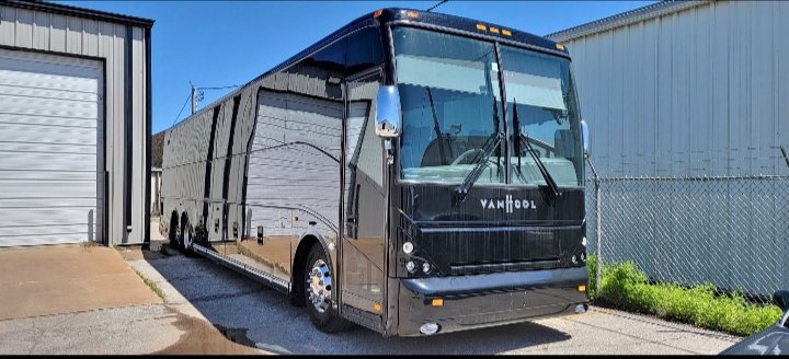 2010 Vanhool C2045 Motorcoach