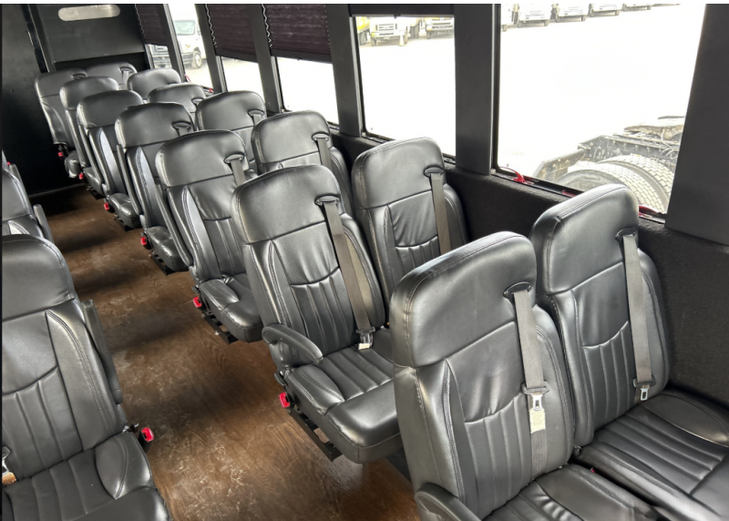2014 Ford E-450 Shuttle Bus