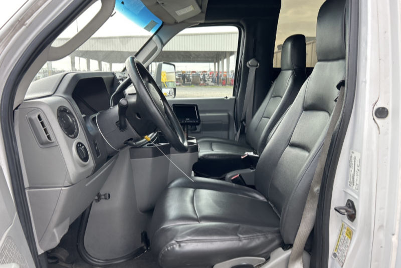 2014 Ford E-450 Shuttle Bus