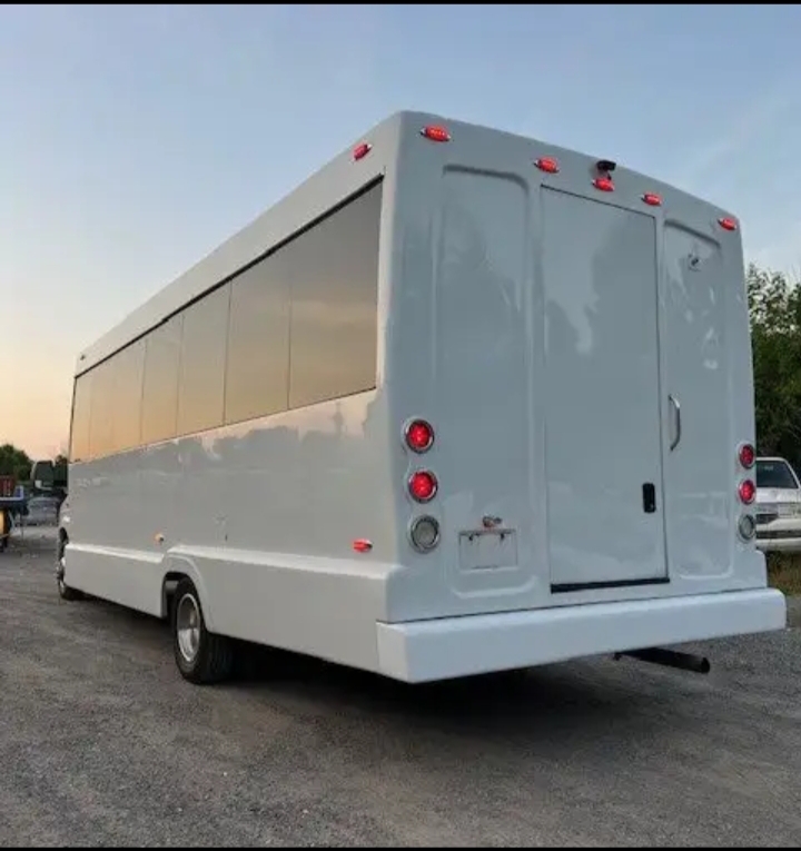 2011 Ford E-450 Limo Bus