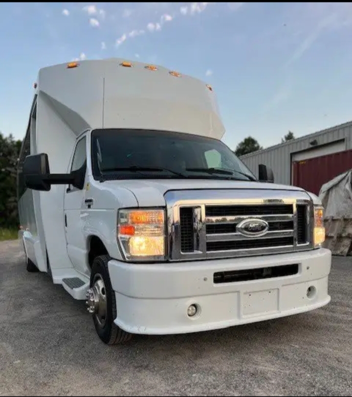 2011 Ford E-450 Limo Bus