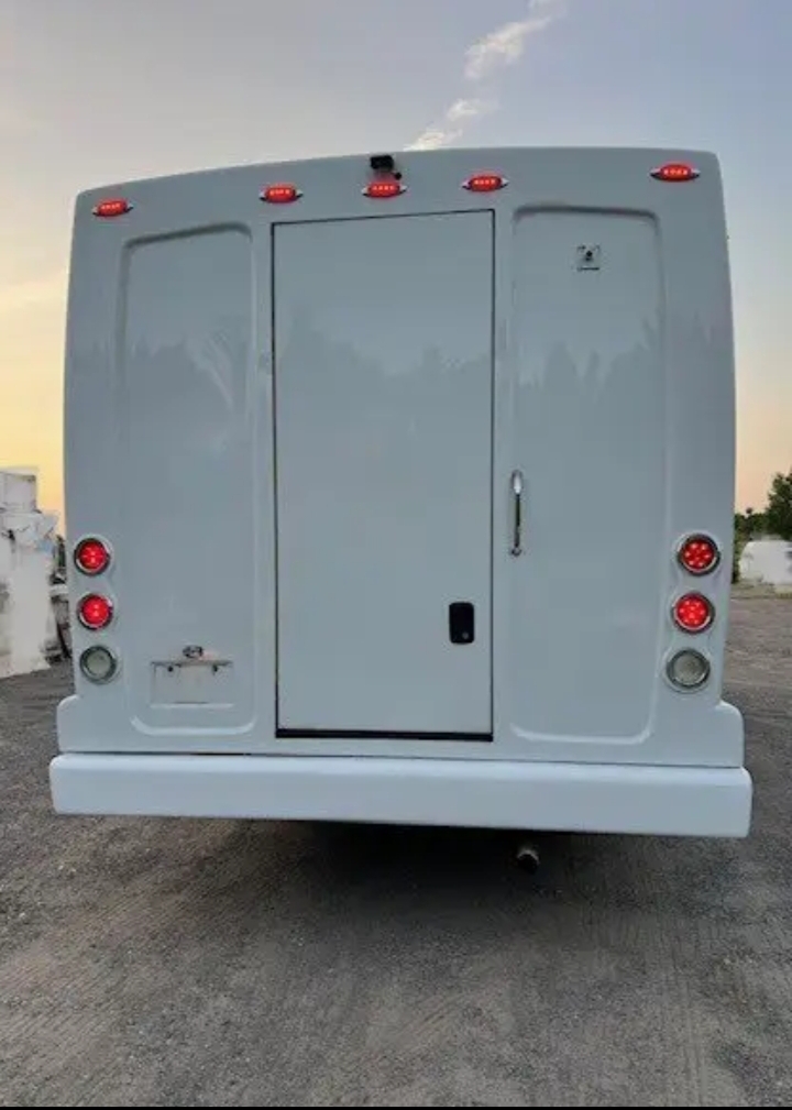 2011 Ford E-450 Limo Bus