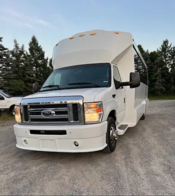 2011 Ford E-450 Limo Bus