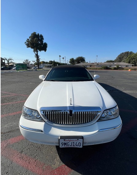2006 Lincoln Town Car Limousine