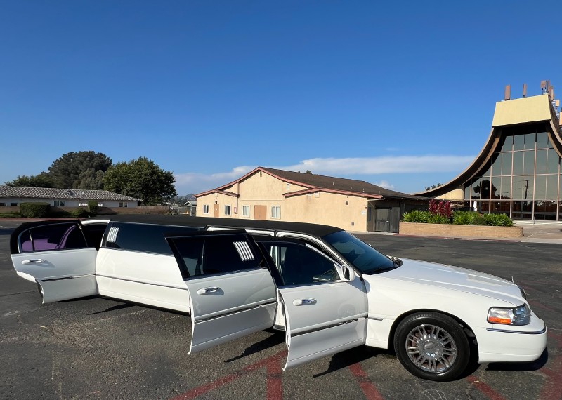 2006 Lincoln Town Car Limousine