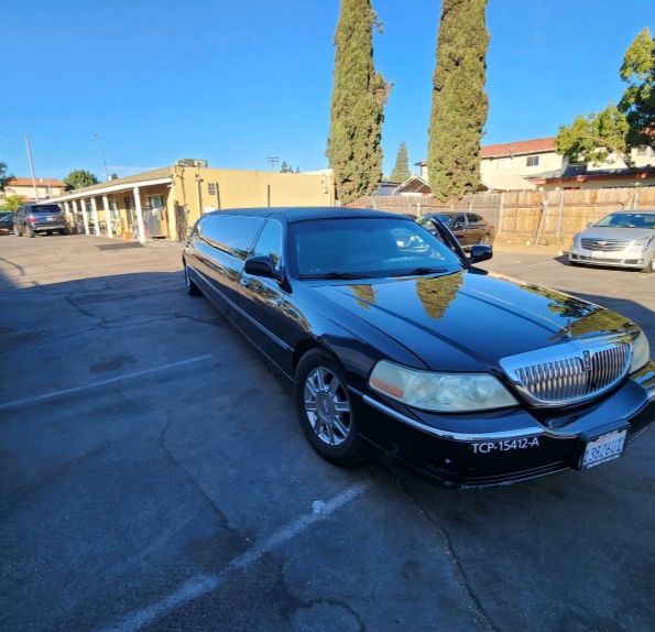 2007 Lincoln Town Car Limousine