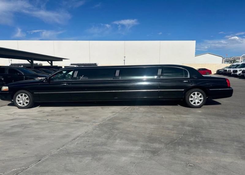 2007 Lincoln Town Car L Limousine