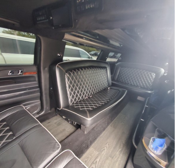 2018 Lincoln MKT Limousine