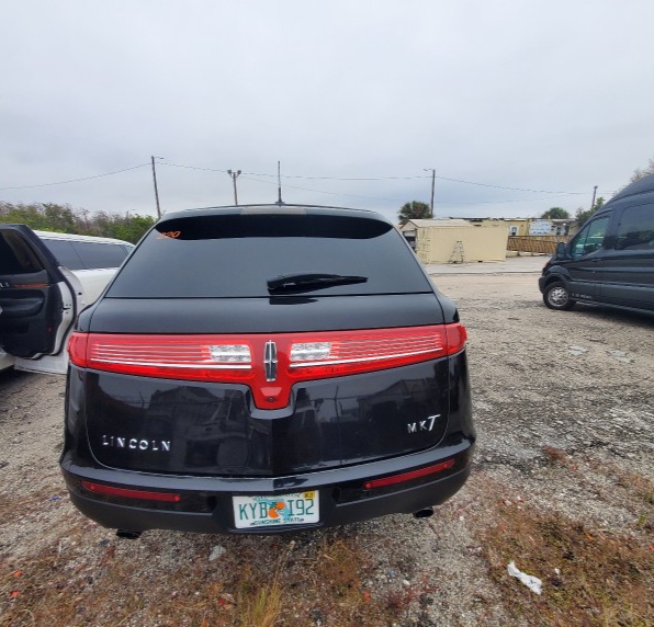 2018 Lincoln MKT Limousine