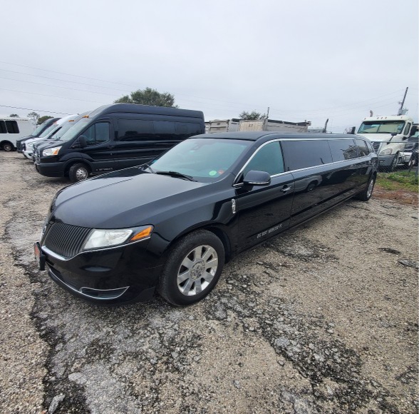 2018 Lincoln MKT Limousine