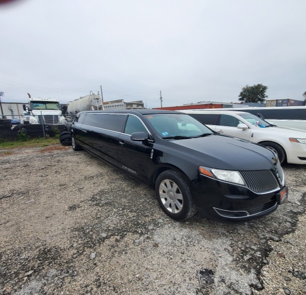 2018 Lincoln MKT Limousine