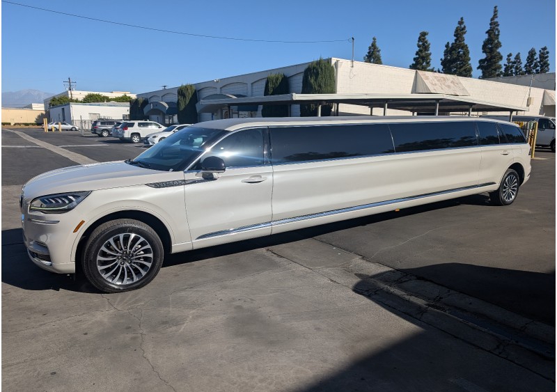 2024 Lincoln Aviator Limousine
