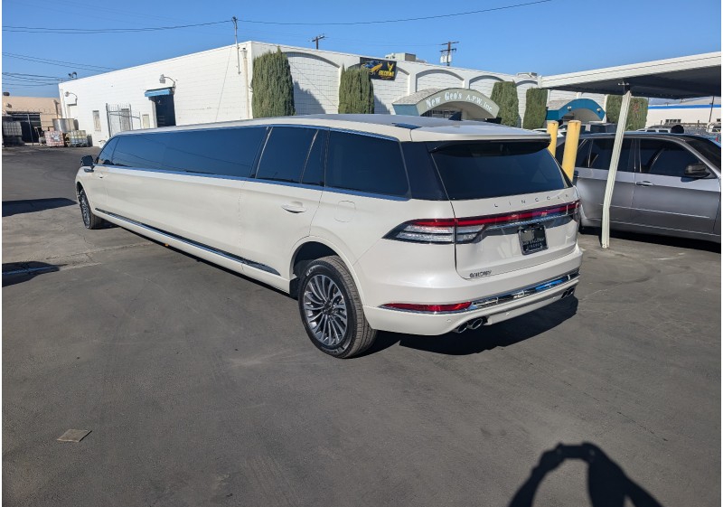 2024 Lincoln Aviator Limousine