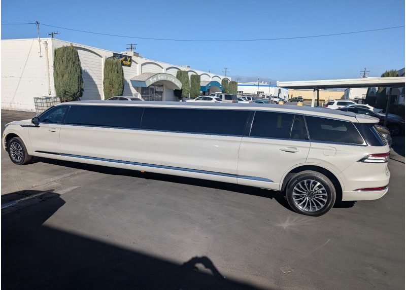 2024 Lincoln Aviator Limousine