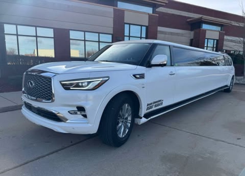 2018 Infiniti QX80 Limousine