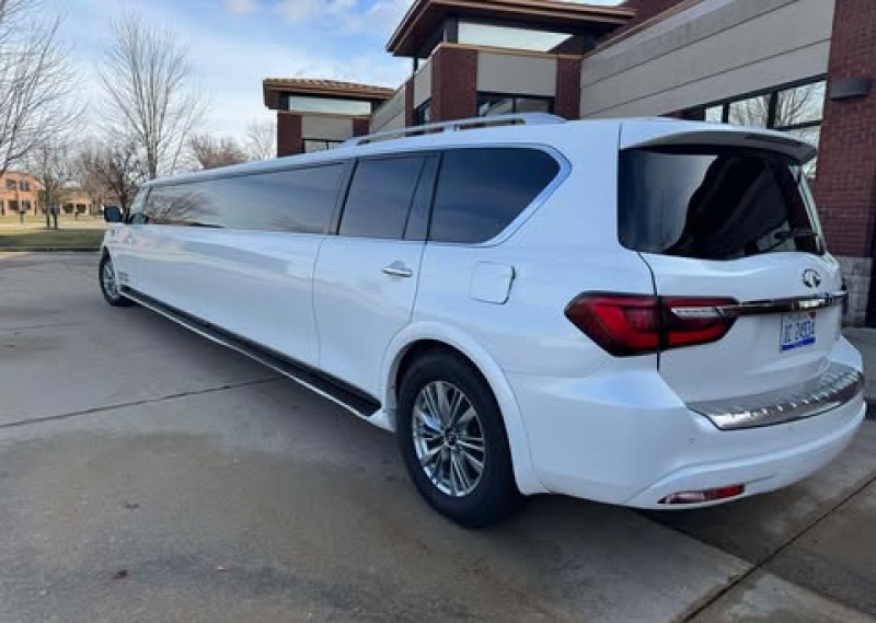 2018 Infiniti QX80 Limousine
