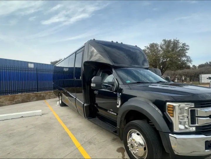 2019 Ford F-550 Shuttle Bus