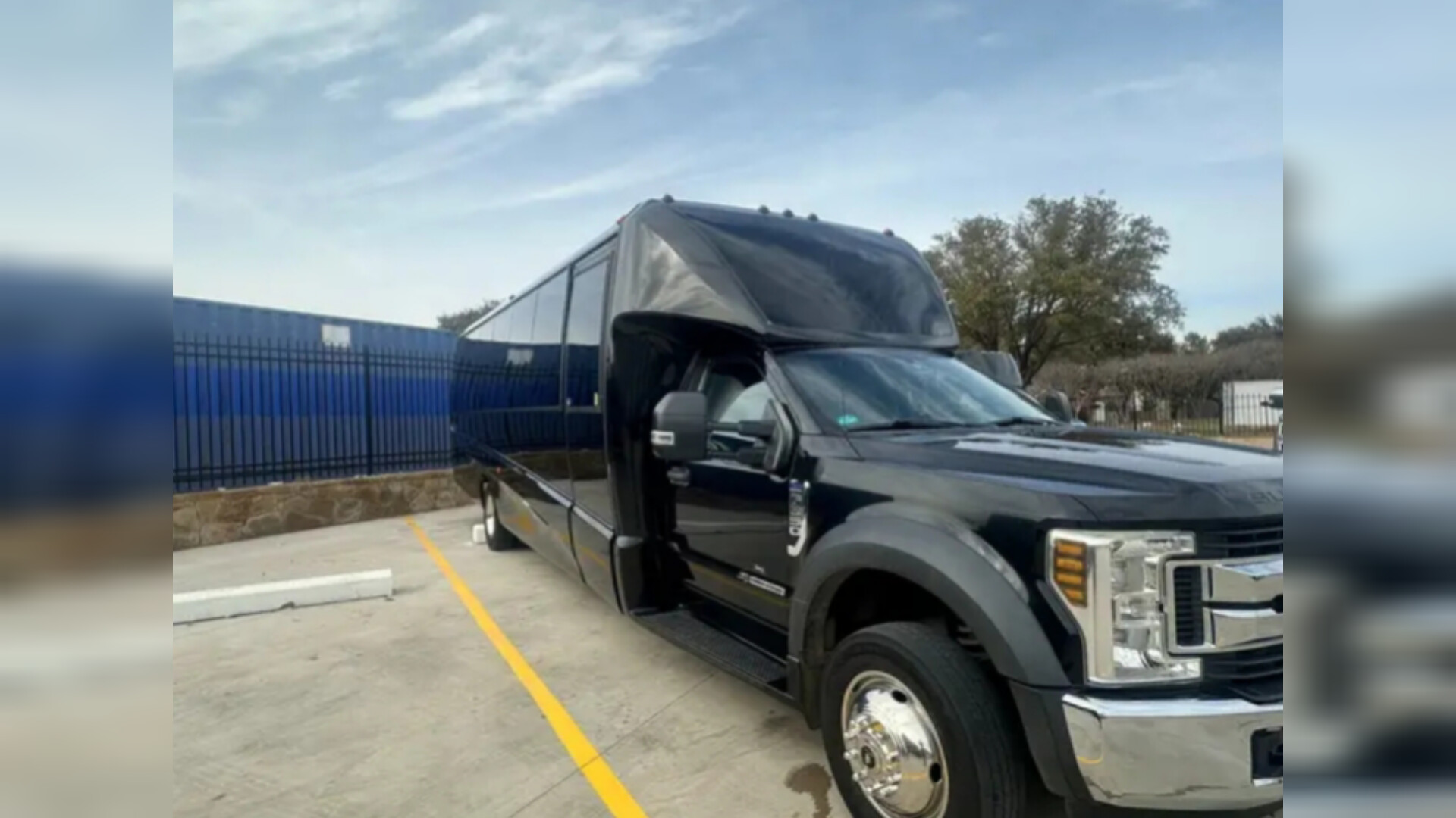 2019 Ford F-550 Shuttle Bus