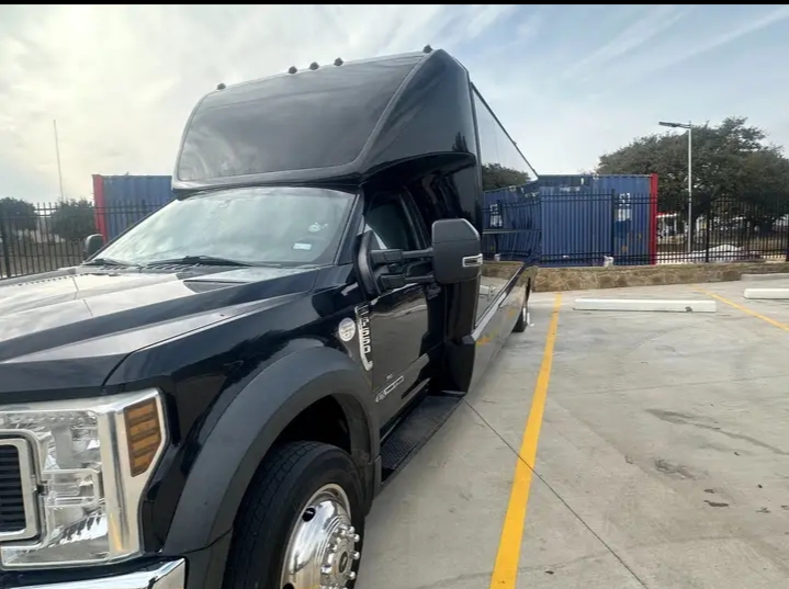 2019 Ford F-550 Shuttle Bus