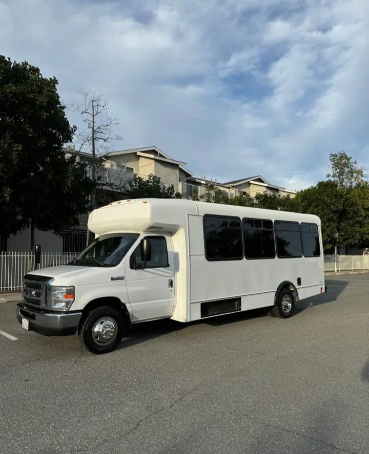 2017 Ford E-450 Party Bus
