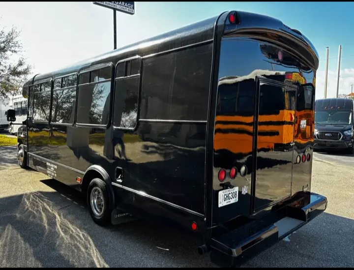 2018 Champion Challenger Ford E-450  Shuttle Bus